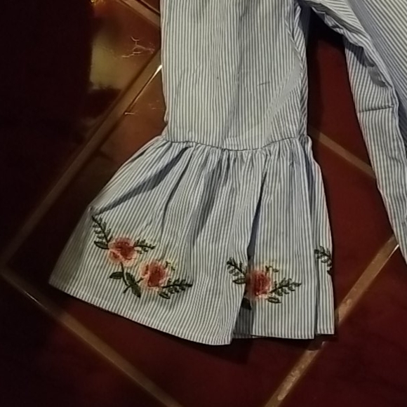 NEW - Off the Shoulder Sexy Top 💜💜 - Picture 2 of 8